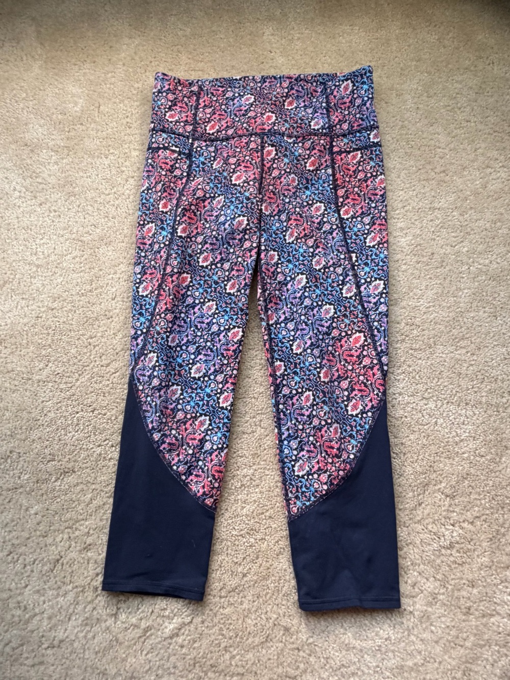 Athleta Chaturanga Tapestry Print Exercise Capri Leggings - Sz M - Stretch - EUC